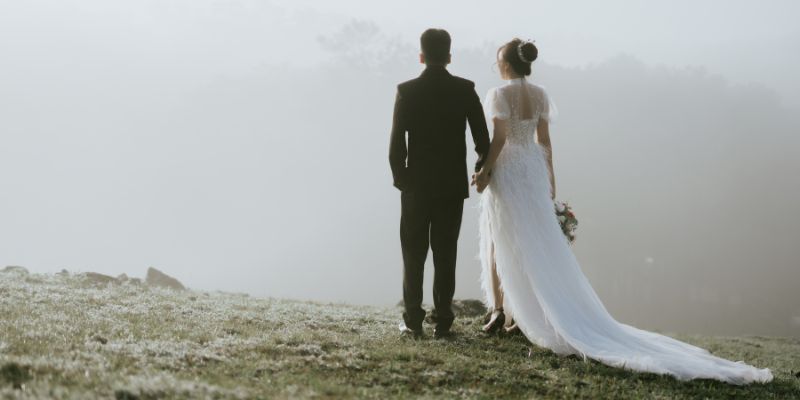 Mơ thấy cưới vợ hai phản ánh rằng bạn đang không hài lòng với tình cảm hiện tại