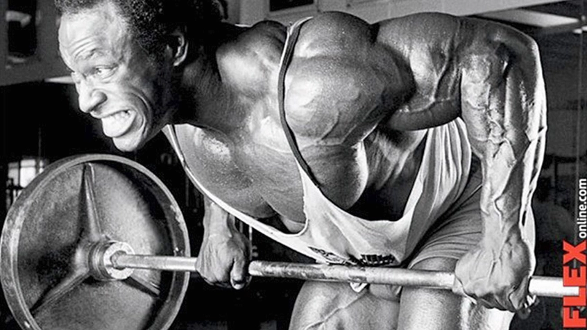 Lee Haney phô diễn cơ lưng xô vĩ đại trong một góc máy chụp từ phía sau