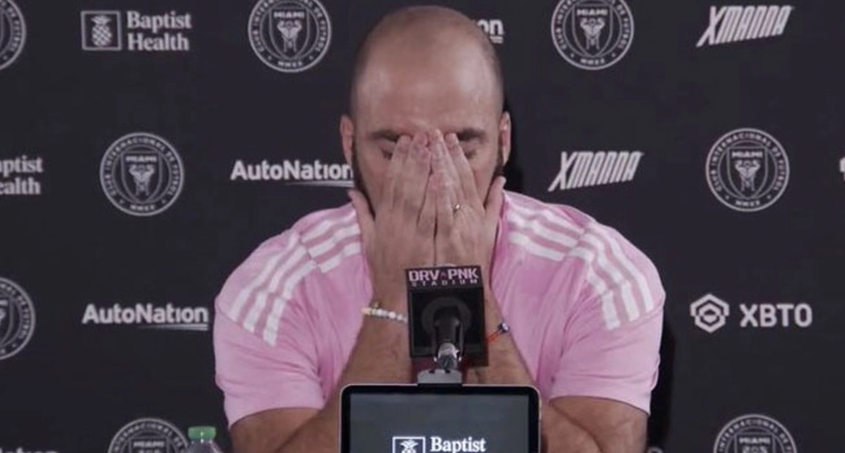 Higuain thất vọng trên sân cỏ
