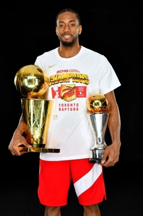Kawhi Leonard trong màu áo thi đấu