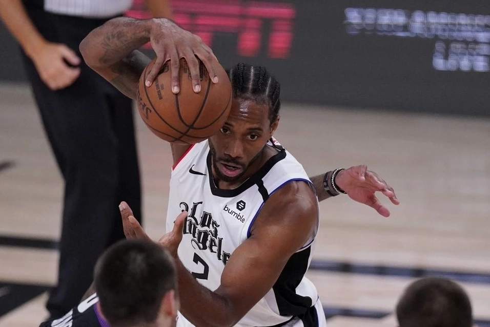 Kawhi Leonard thi đấu cho LA Clippers